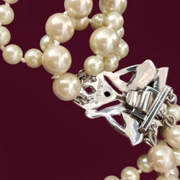 Stella & Dot Cream Glass Faux Pearl Necklace With Triangle Amulet Pendant - Picture 4 of 4